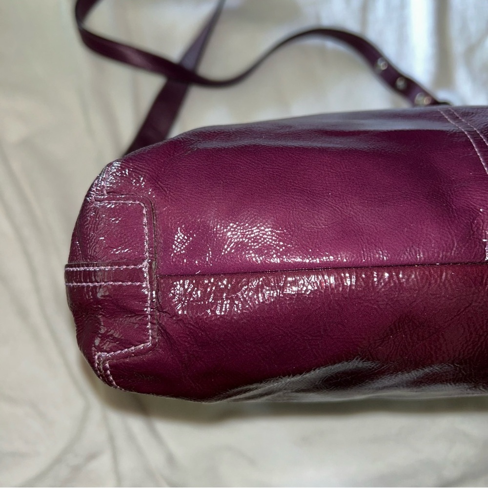Coach Purple Shoulder Bag with Glossy Finish - Picture 4 of 13